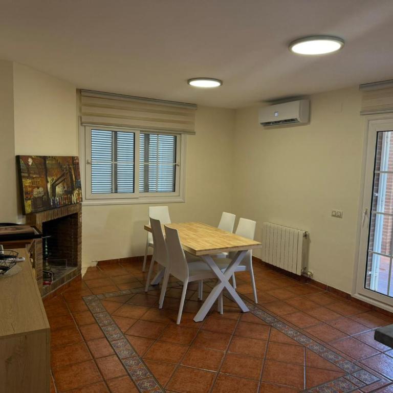 Golden Villa - Vacation Home - 8