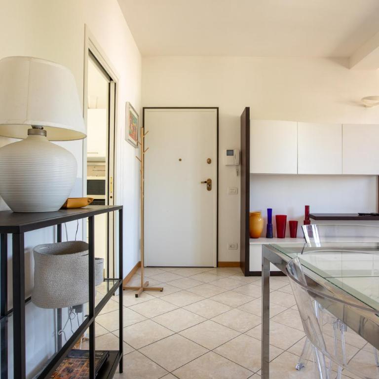 Stazione e Ospedale - Moderna - Appartamento con 2 Camere da Letto - 16