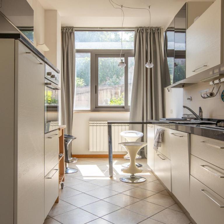 Stazione e Ospedale - Moderna - Appartamento con 2 Camere da Letto - 10