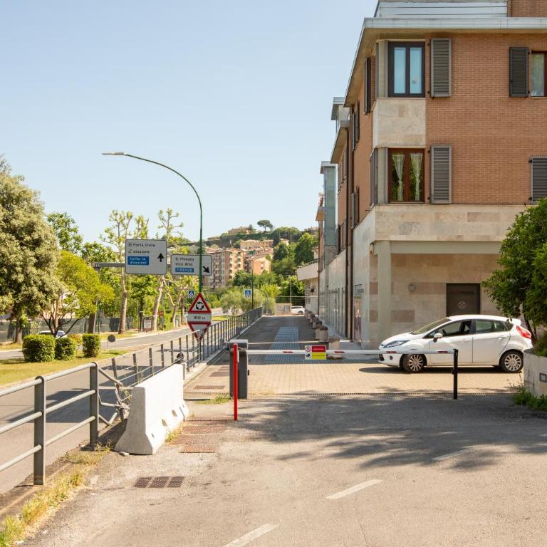 Stazione e Ospedale - Moderna - Appartamento con 2 Camere da Letto - 32