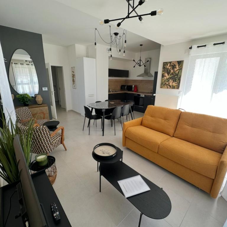Charles - Appartement 6 pers avec Parking et Balcon à deux pas de la plage - Two-Bedroom Apartment with Terrace - 2