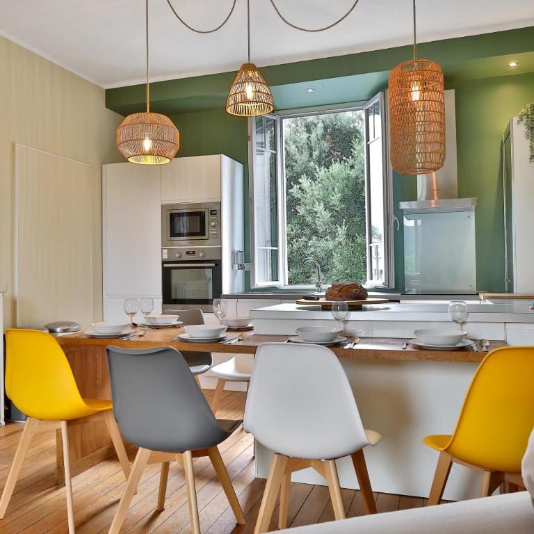 Le Chic & Spacieux - idéal en famille - entre amis - Premium Apartment mit 3 Schlafzimmern - 2