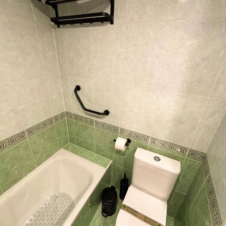 Apartamentos Alicante Centro with FREE PARKING - Suite con balcón - 18