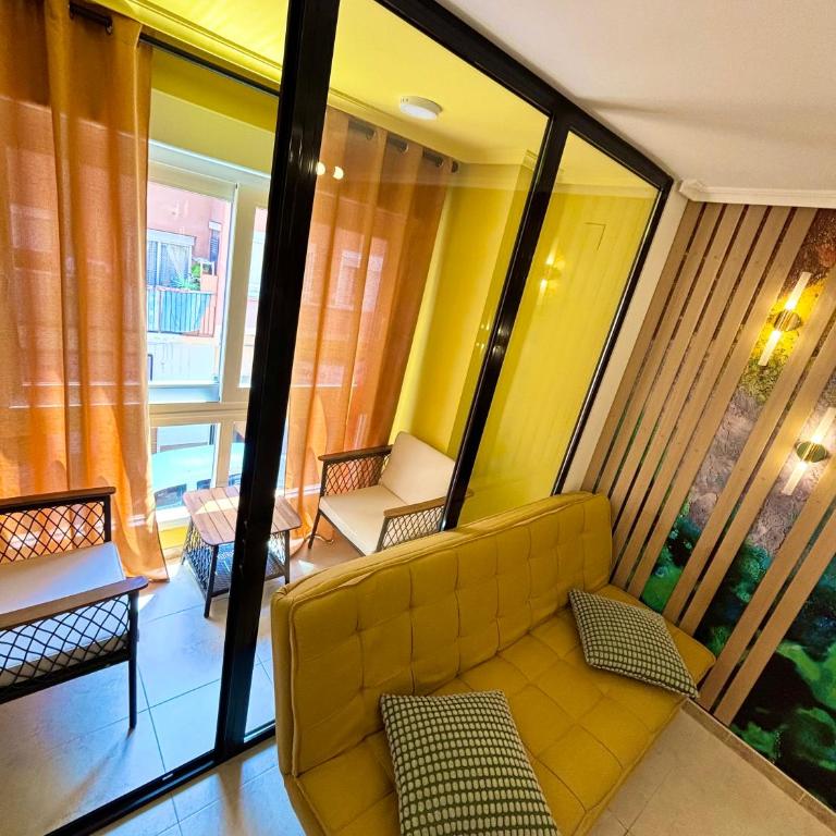 Apartamentos Alicante Centro with FREE PARKING - Suite con balcón - 10