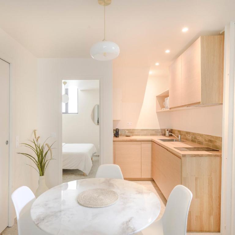 Maison Alcôme - Elegant Artist's Residence with Private Garden - Appartement 1 Chambre avec Jardin - 6