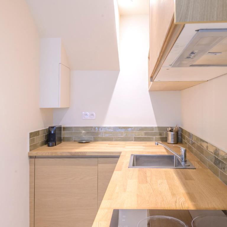 Maison Alcôme - Elegant Artist's Residence with Private Garden - Appartement 1 Chambre avec Jardin - 11