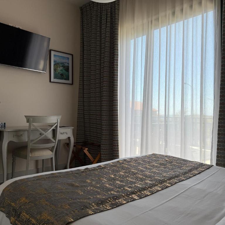 Hotel des Pins - Chambre Double avec Terrasse - 7
