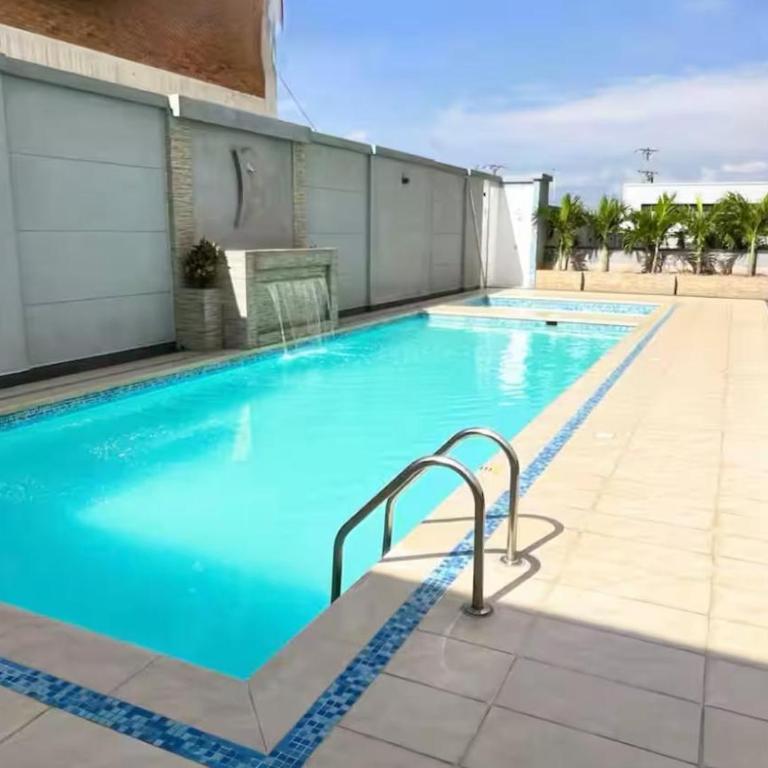 Confortable, con 3 habitaciones, accesible y en la zona más exclusiva de la ciudad - Three-Bedroom Apartment with View - 29