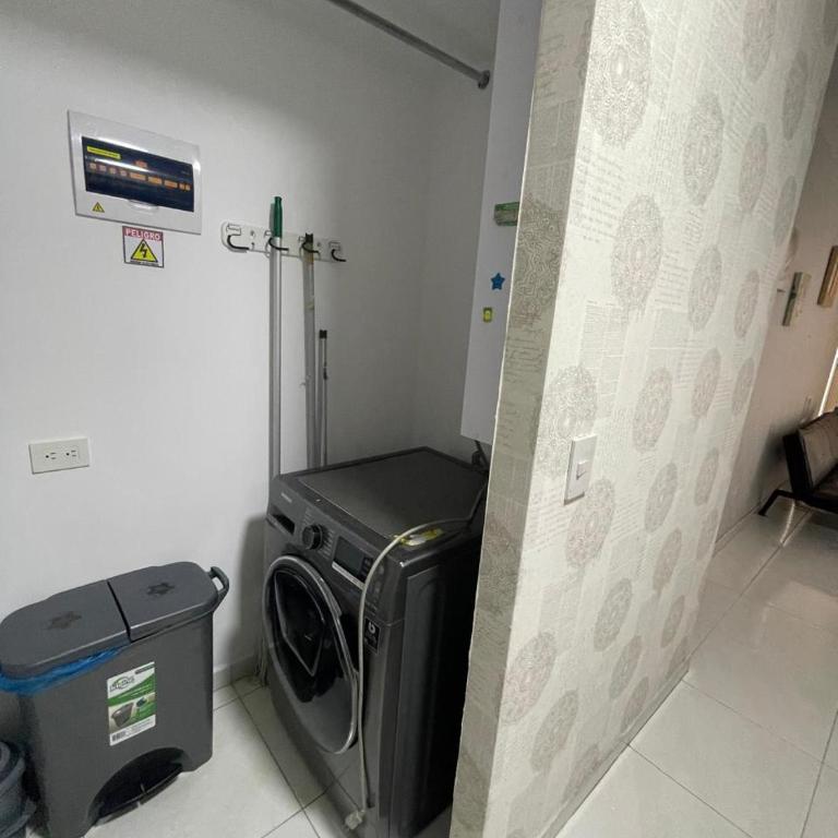 Confortable, con 3 habitaciones, accesible y en la zona más exclusiva de la ciudad - Three-Bedroom Apartment with View - 36