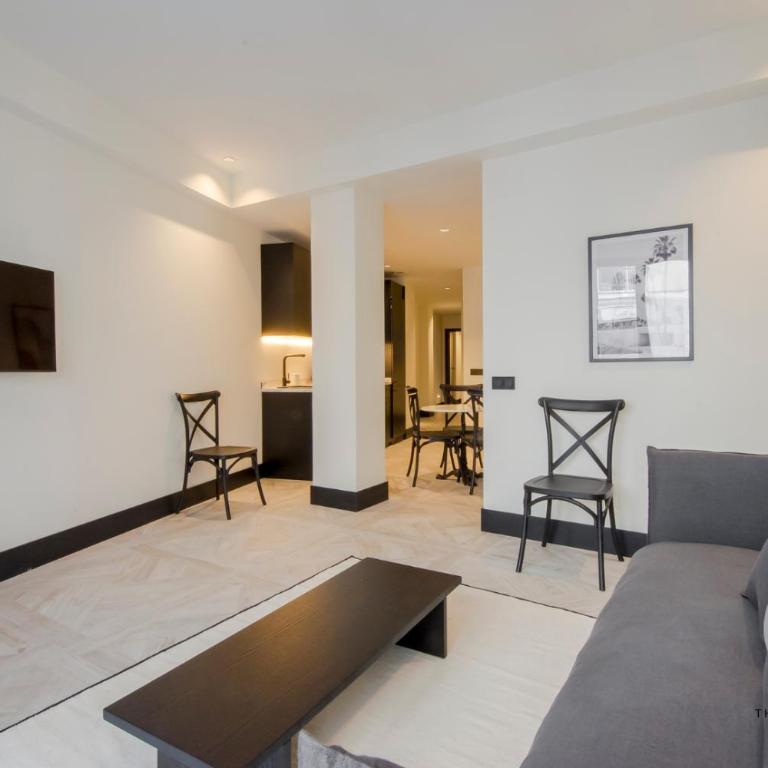 Un Madrid moderno para 7, tu refugio en Abada 2 E2 - Apartment - 18