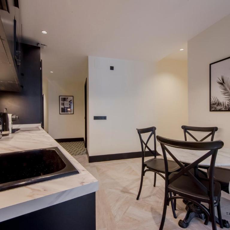 Un Madrid moderno para 7, tu refugio en Abada 2 E2 - Apartment - 15