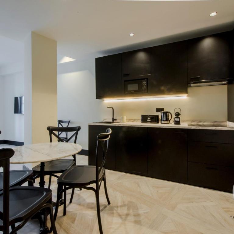 Un Madrid moderno para 7, tu refugio en Abada 2 E2 - Apartment - 14