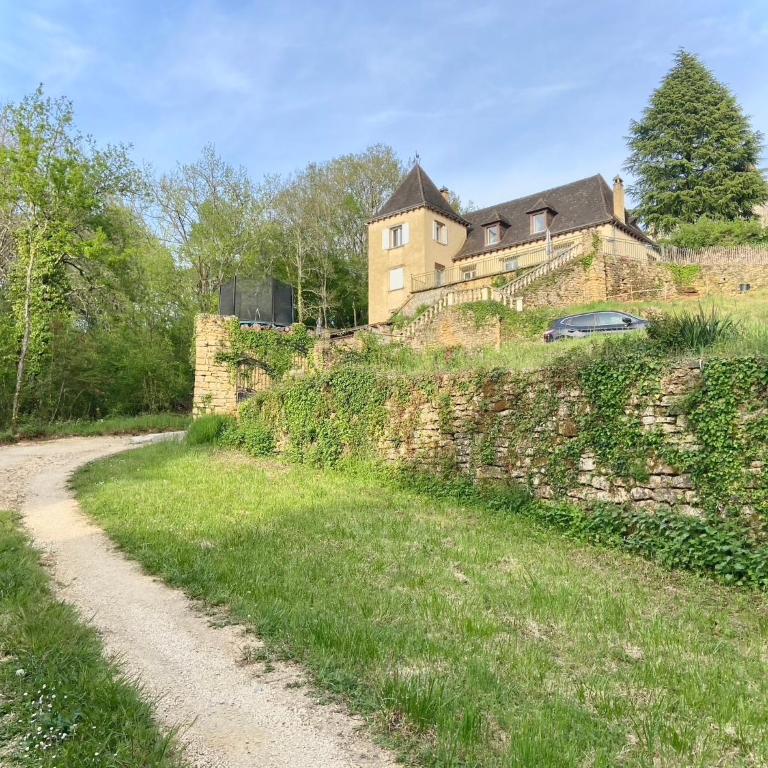 Gîte Le Vélo Rouge - Airco & Parking - Appartement 3 Chambres - 42