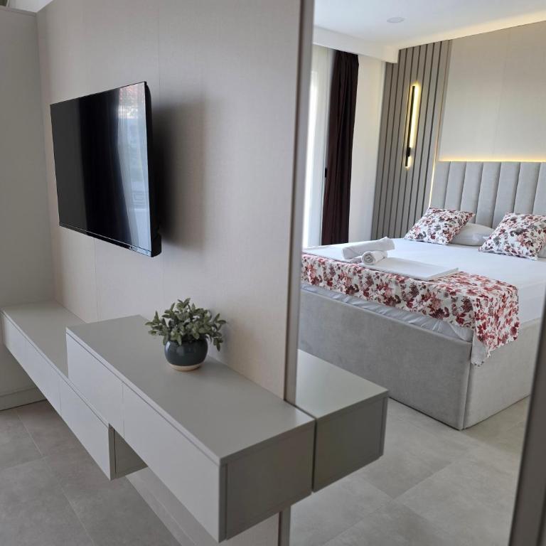 Marini Casa - Family Room - 1