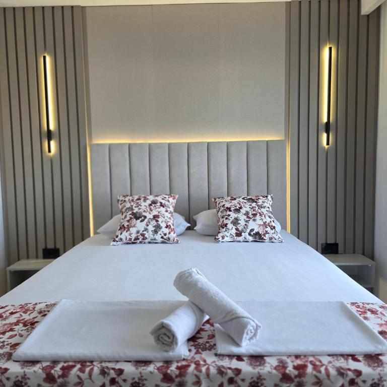 Marini Casa - Family Room - 3