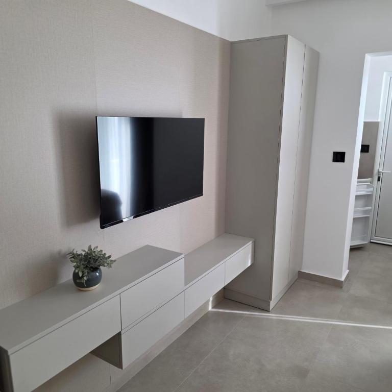 Marini Casa - Family Room - 8