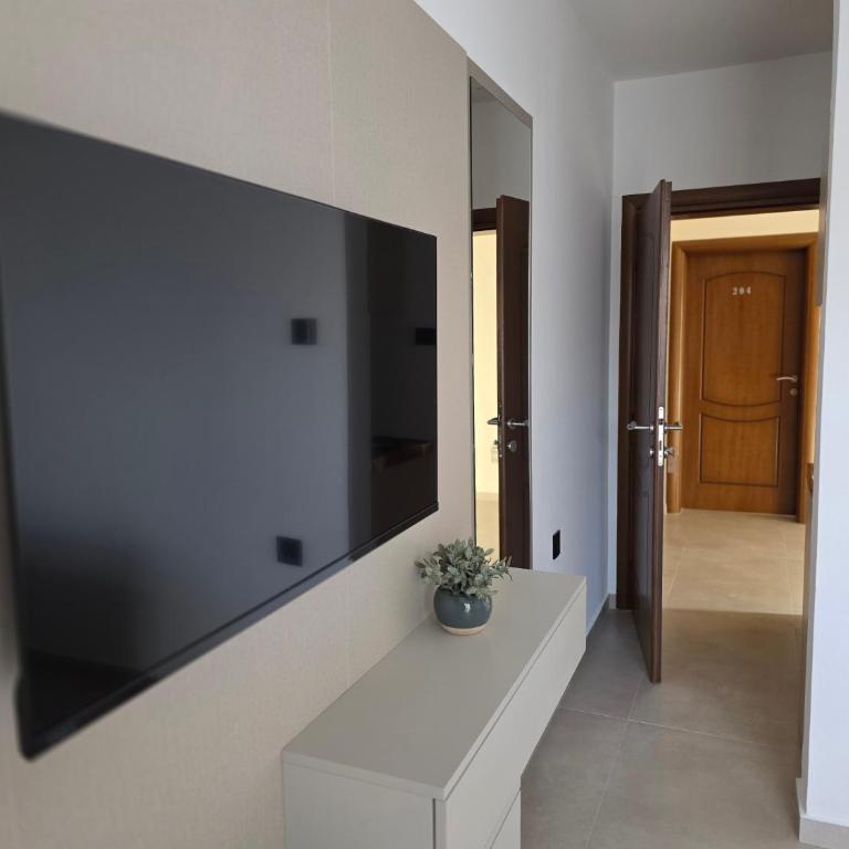 Marini Casa - Family Room - 5