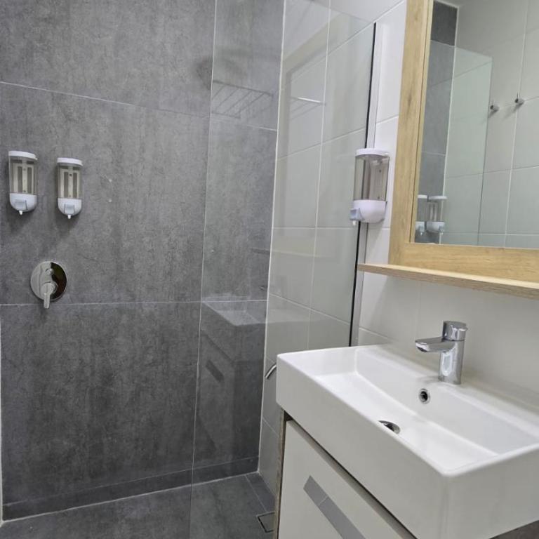 Ramada Residences by Wyndham Puerto Madryn CQ Gales - One-Bedroom King Apartment with Sofa Bed - Non-Smoking - 5