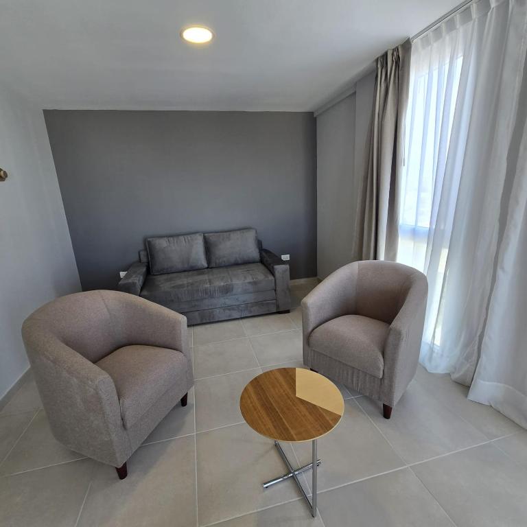 Ramada Residences by Wyndham Puerto Madryn CQ Gales - One-Bedroom King Apartment with Sofa Bed - Non-Smoking - 11