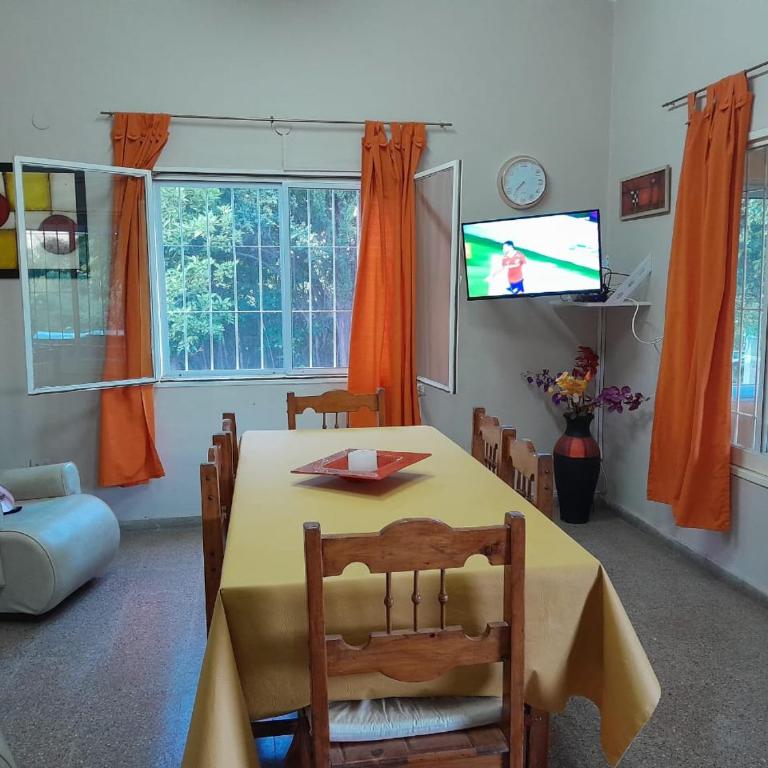 Casa ideal Pileta, Quincho y Patio Enorme - Vacation Home - 16