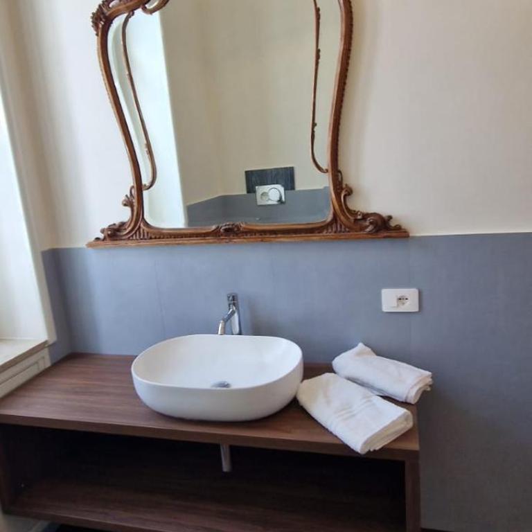 Casa Graziella - Camera Matrimoniale con Bagno Privato Esterno - 5