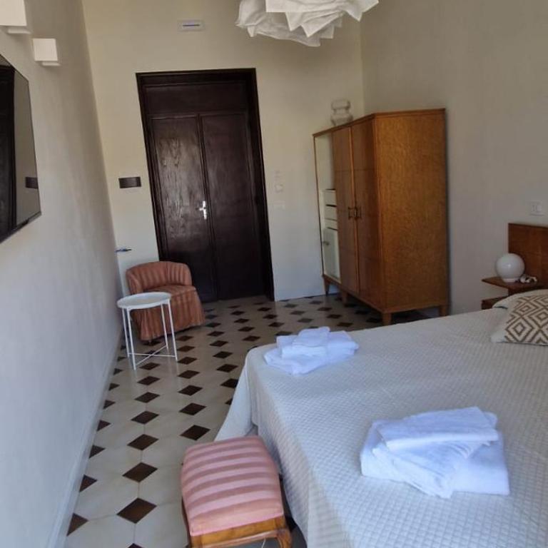 Casa Graziella - Camera Matrimoniale con Bagno Privato Esterno - 3