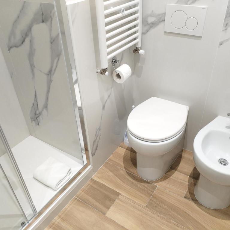 Enotri Guest House - Rome - Camera Matrimoniale con Bagno Privato - 8