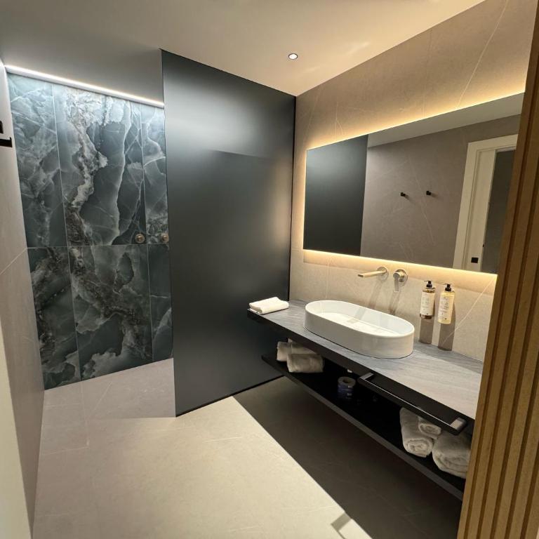 Hotel Lido - Large Deluxe Junior Suite with Garden - 7