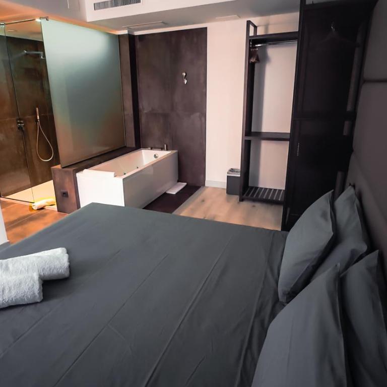 Hotel Leonardo Da Vinci Wellness SPA - Deluxe Suite with Spa Bath - 13