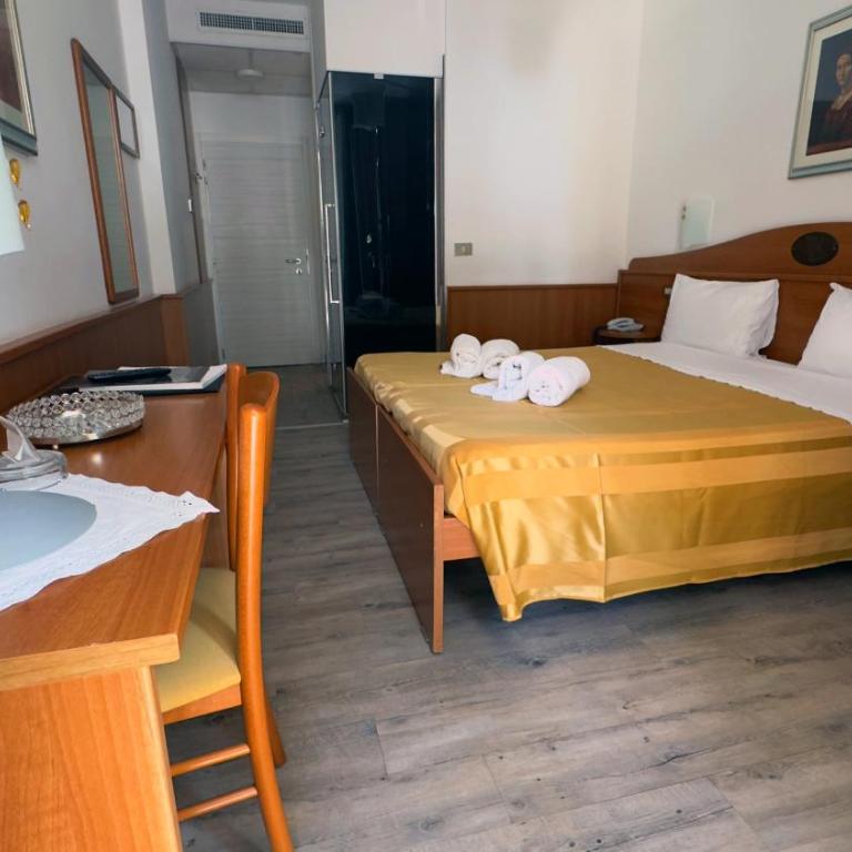 Hotel Leonardo Da Vinci Wellness SPA - Deluxe Double Room with Shower - 5