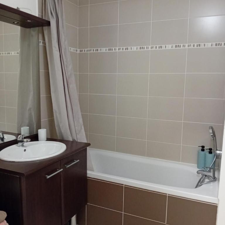 Le Benvegnu - One-Bedroom Apartment - 11