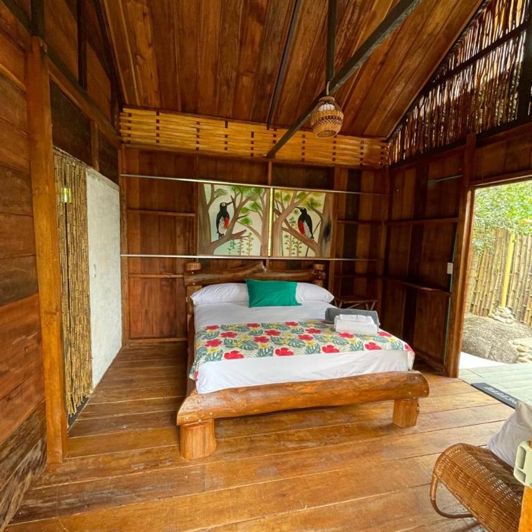 Posada Amazonia - Habitación con cama extragrande y vistas al lago - 4