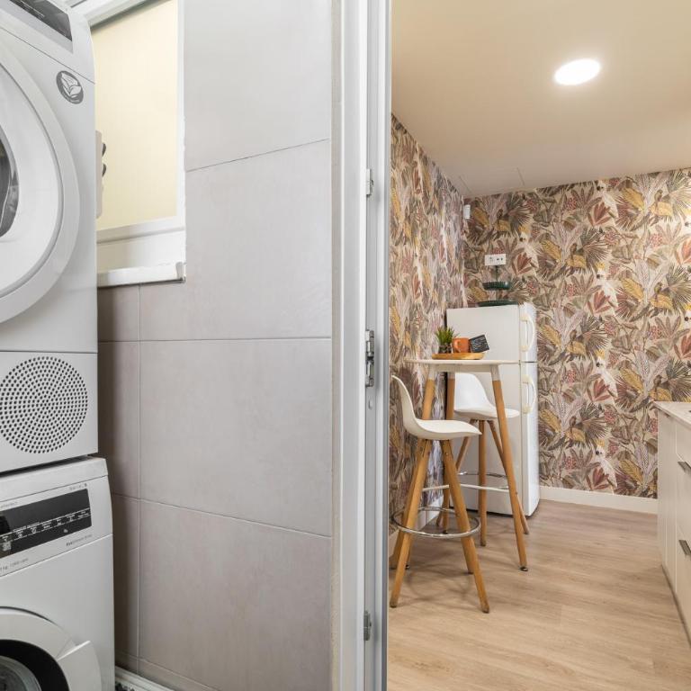 Chic Aparment Barcelona near Plaza España - Two-Bedroom Apartment - 37