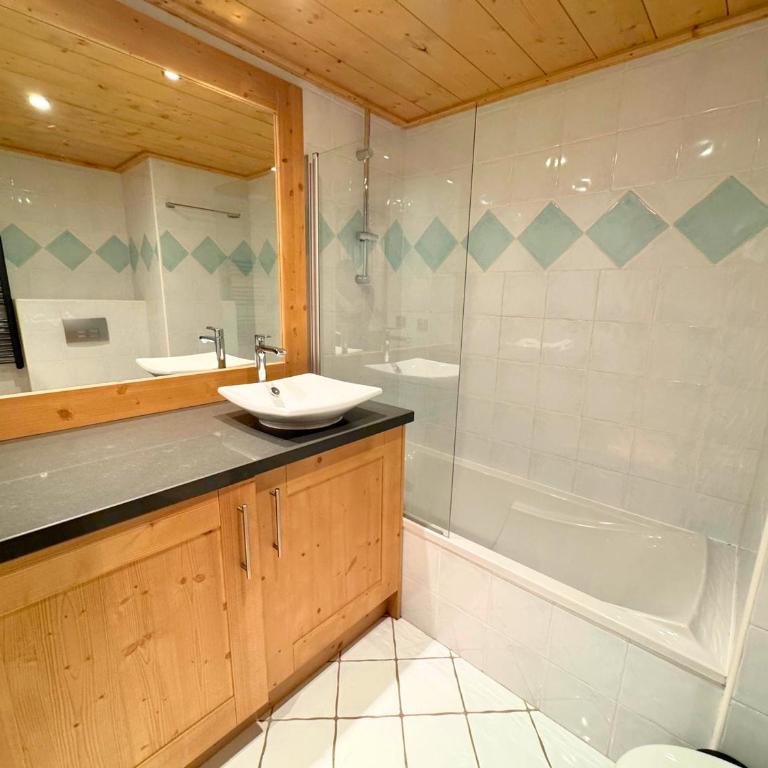 Bel Appartement 6 Pers. Ski aux Pieds, 1ère Ét. Terrasse 83m², Parking, Wifi, St Martin de Belleville - FR-1-452-194 - Appartement 3 Chambres - 14