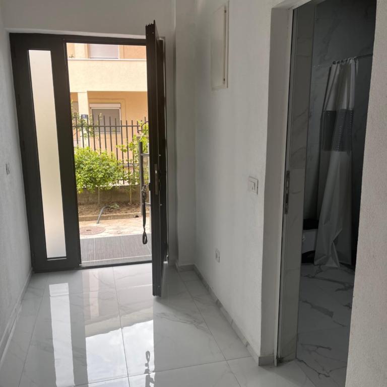 BarDeluxe - Two-Bedroom Apartment with Balcony and Terrace - 7