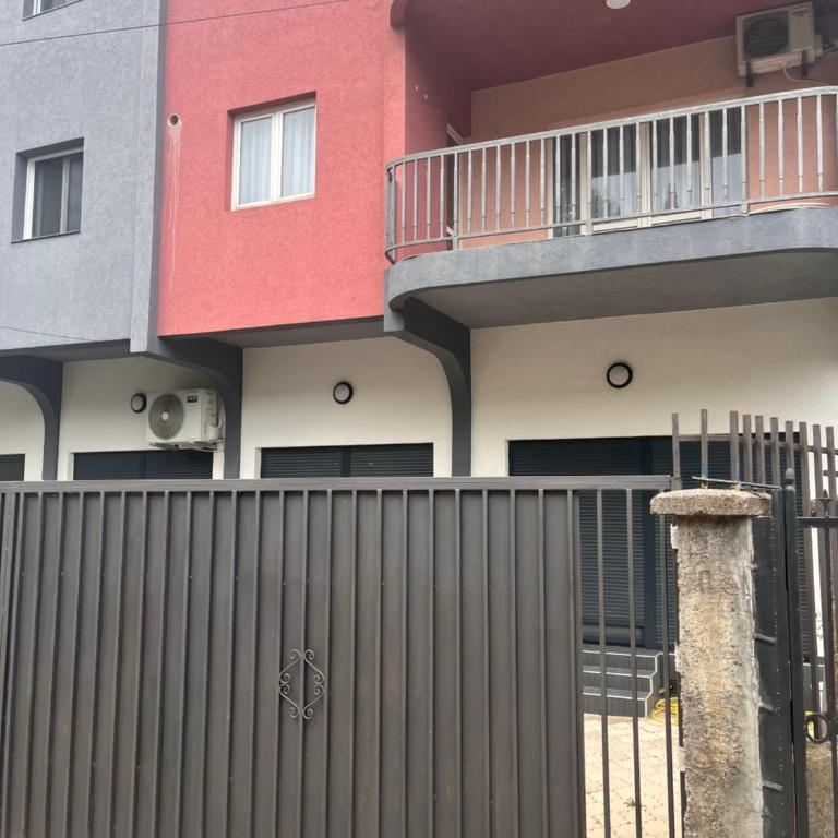 BarDeluxe - Two-Bedroom Apartment with Balcony and Terrace - 27