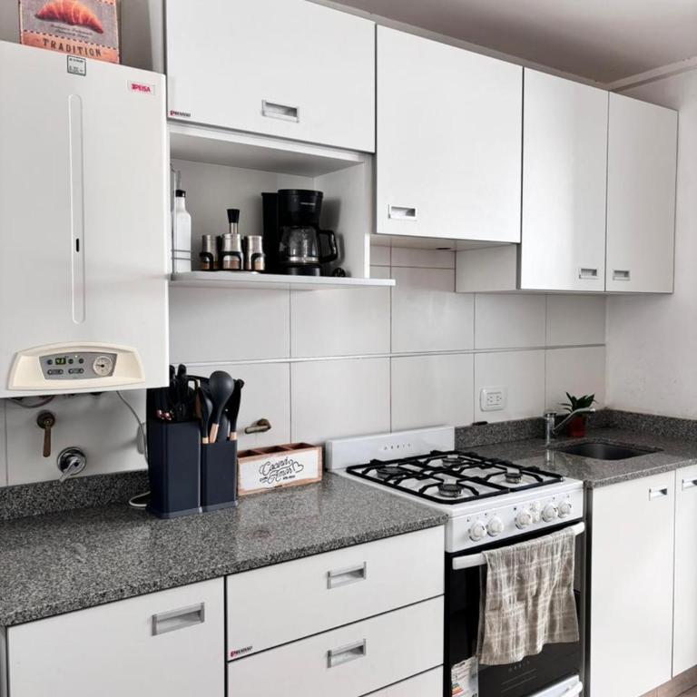 Dpto con cochera y amenities en zona premium de Salta - Apartamento de 2 dormitorios con balcón y terraza - 11