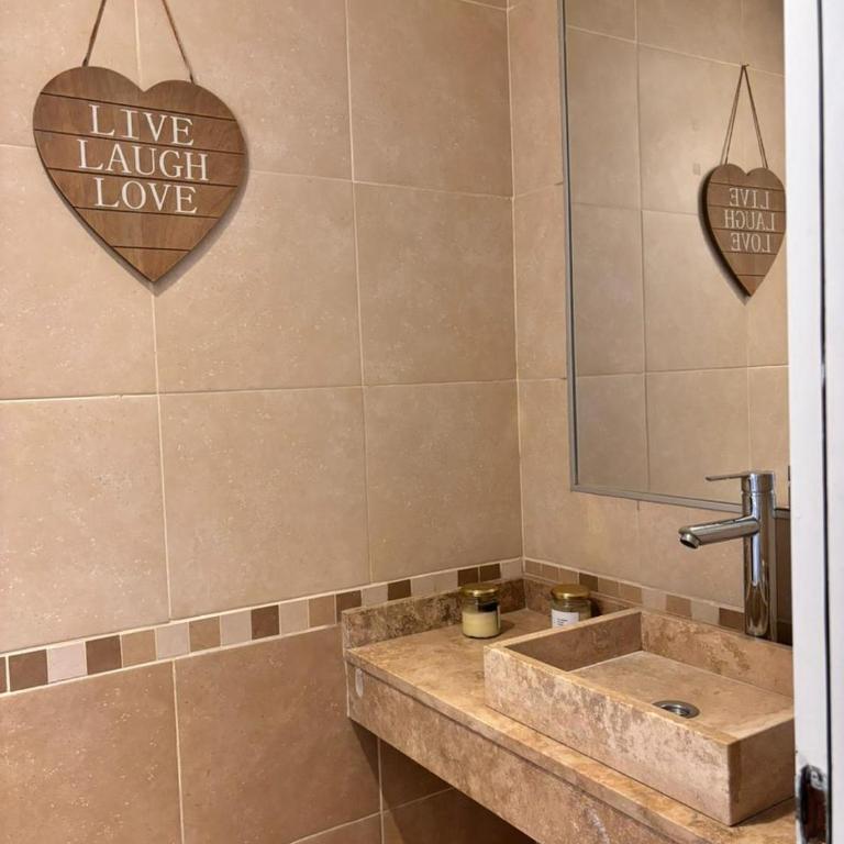 Dpto con cochera y amenities en zona premium de Salta - Apartamento de 2 dormitorios con balcón y terraza - 9