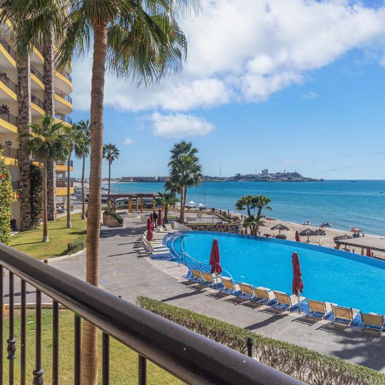 The Great Escape Modern Oceanfront - Ferienhaus - 1