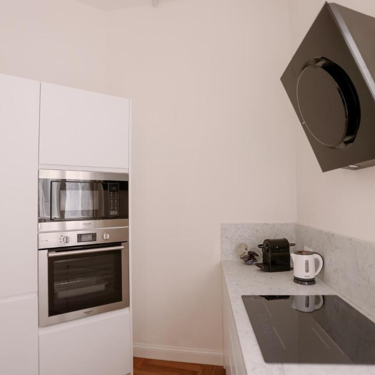 Prestige Florence -Balcony -Lift - Apartment - 2