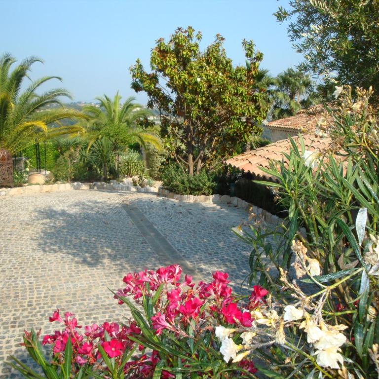 La Bergerie B&B - Chambre Lit King-Size - Vue sur Jardin - 6