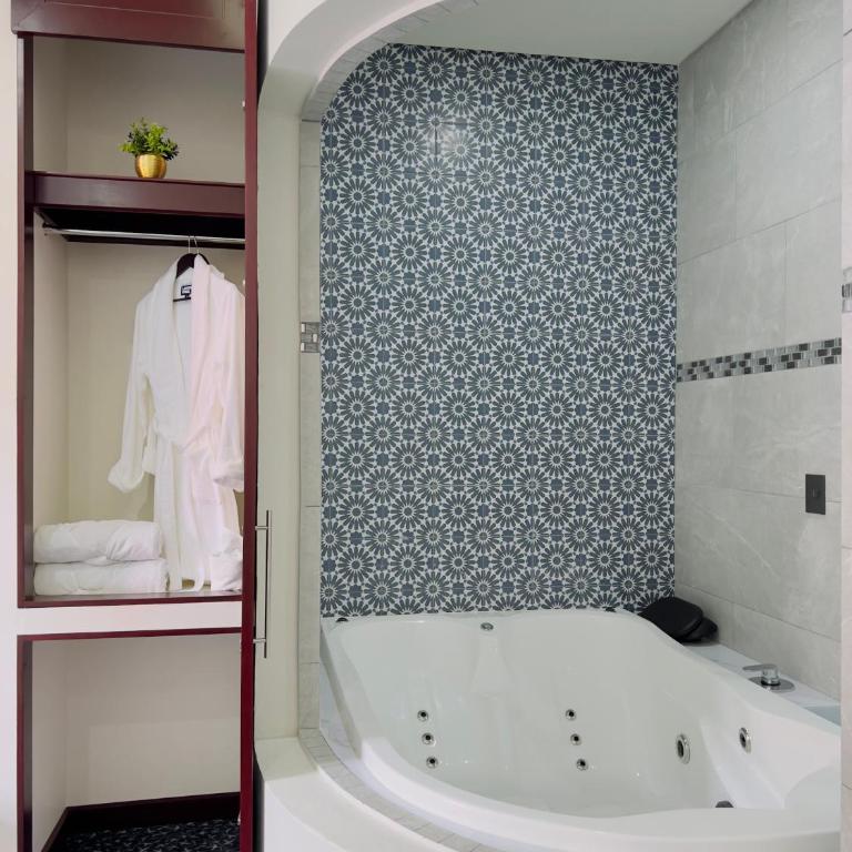 HOTEL MARGARITA - Suite Deluxe con bañera de hidromasaje - 1