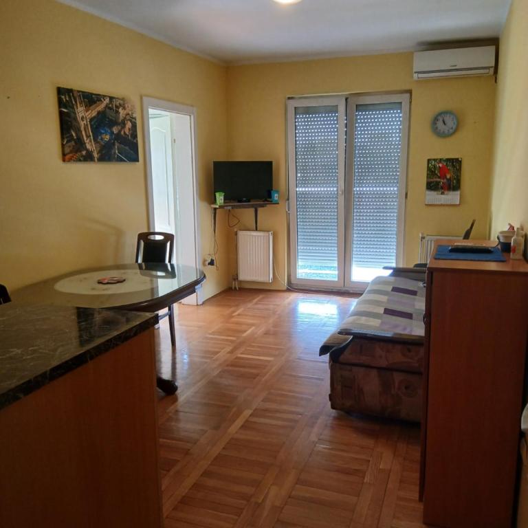 DEJANA NS - Stan na dan - FREE Street Parking - Apartman sa 1 Spavaćom Sobom - 2