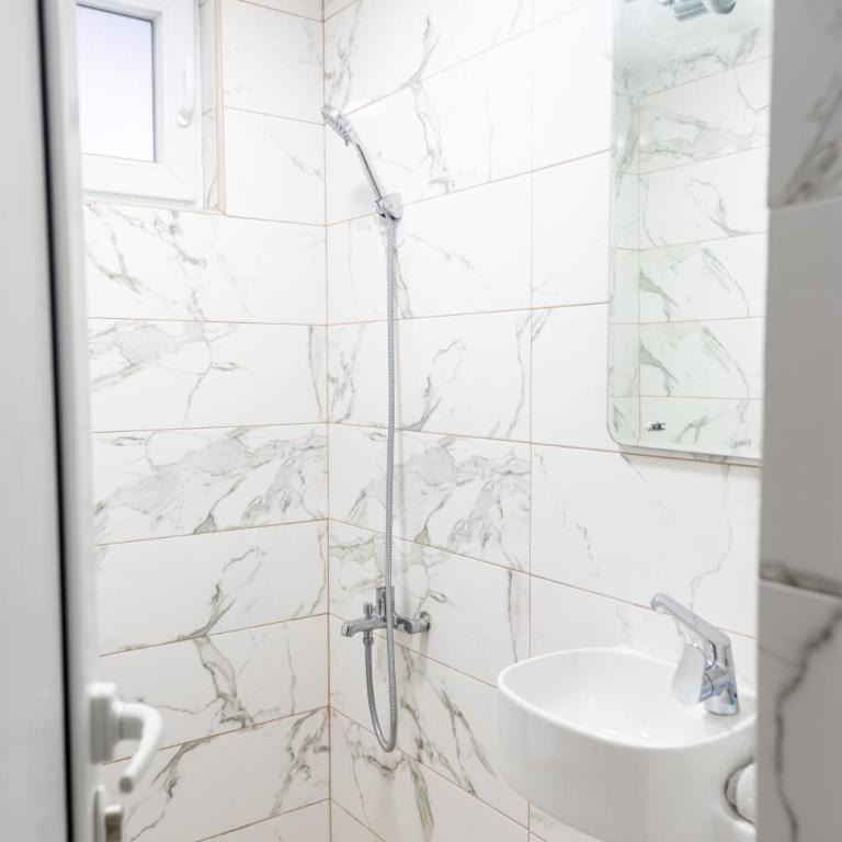 Aida Apartments - Dvokrevetna Soba sa Bračnim Krevetom i Sopstvenim Kupatilom - 9
