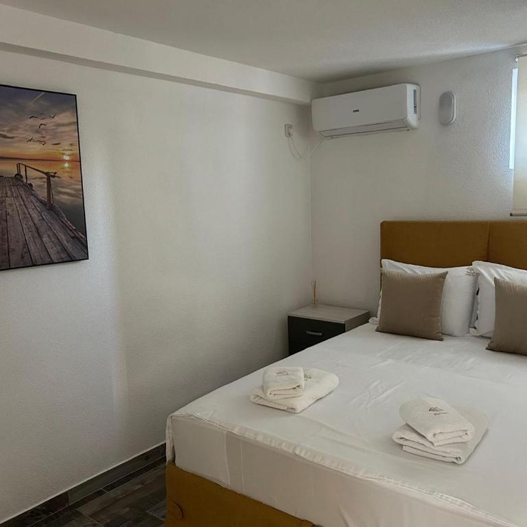 Hotel Reset - Basic Family Room - 2