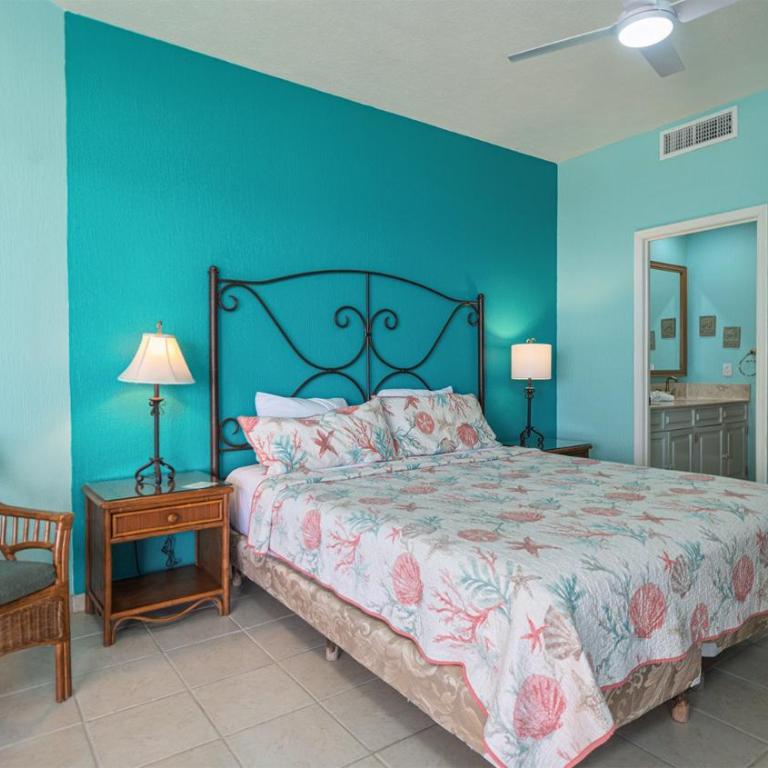 Nicely Decorated Oceanfront - Vacation Home - 17