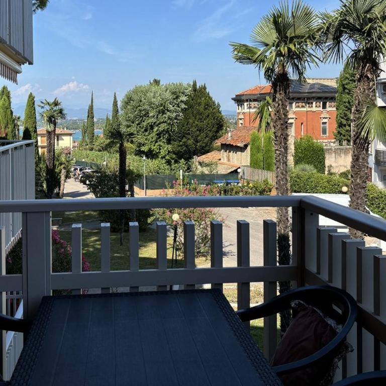 Stay with us - BookingPeschiera - Appartamento con Vista e Balcone - 4
