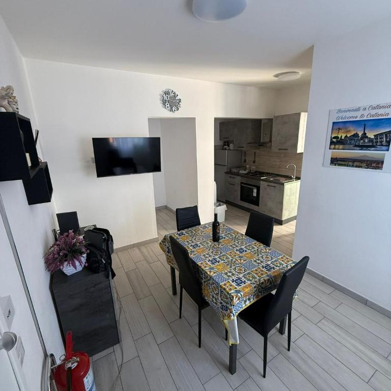 Peppino's Home, Catania Centro - Two-Bedroom Apartment with Balcony - 13