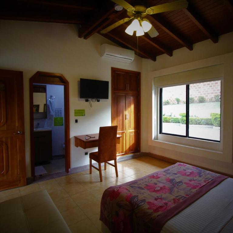 Casa Campestre con piscina privada a 8 minutos de Ukumari - Villa with Private Pool - 20