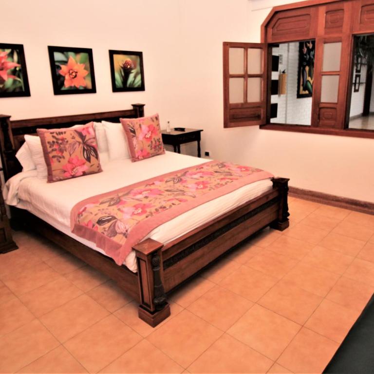 Casa Campestre con piscina privada a 8 minutos de Ukumari - Villa with Private Pool - 35